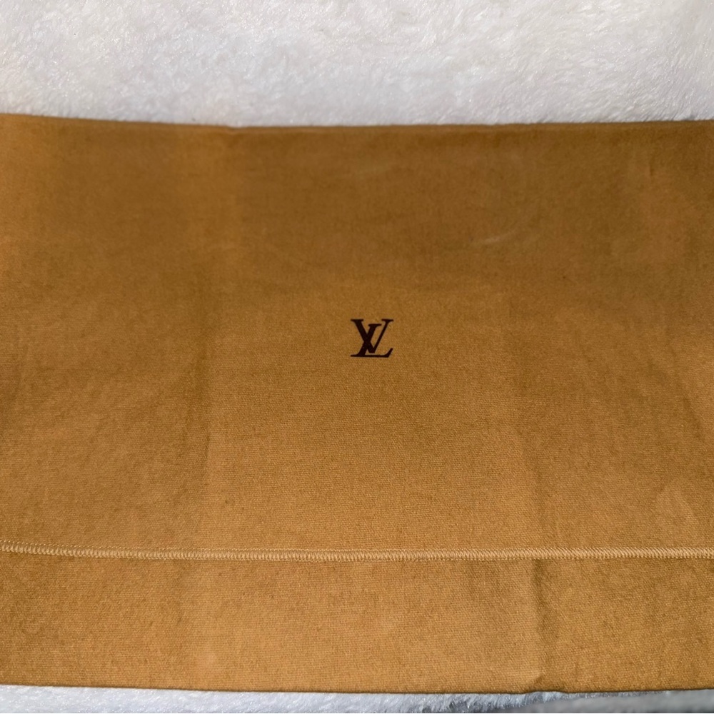 Louis Vuitton purse dust cover in great condition